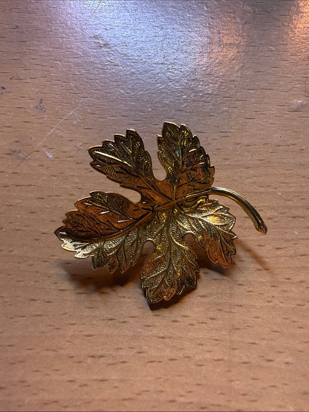 Vintage-Inspired Gold Tone Leaf Brooch Pin